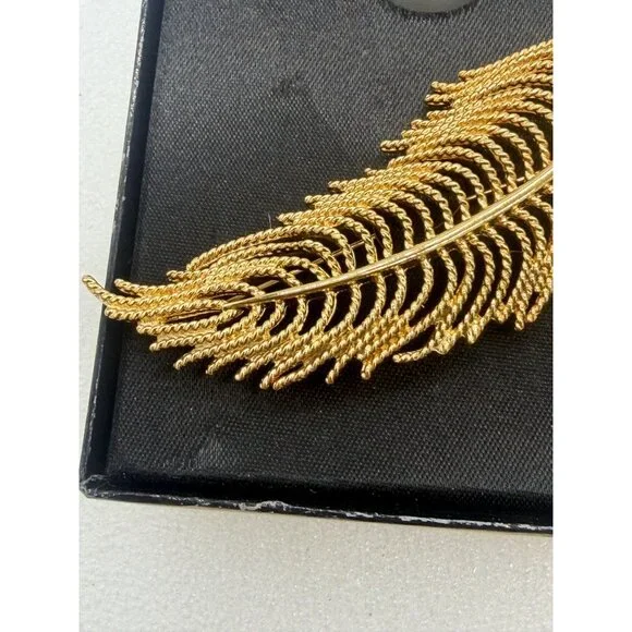 NOS Monet Gold Tone Feather Brooch Pin - Picture 3 of 5